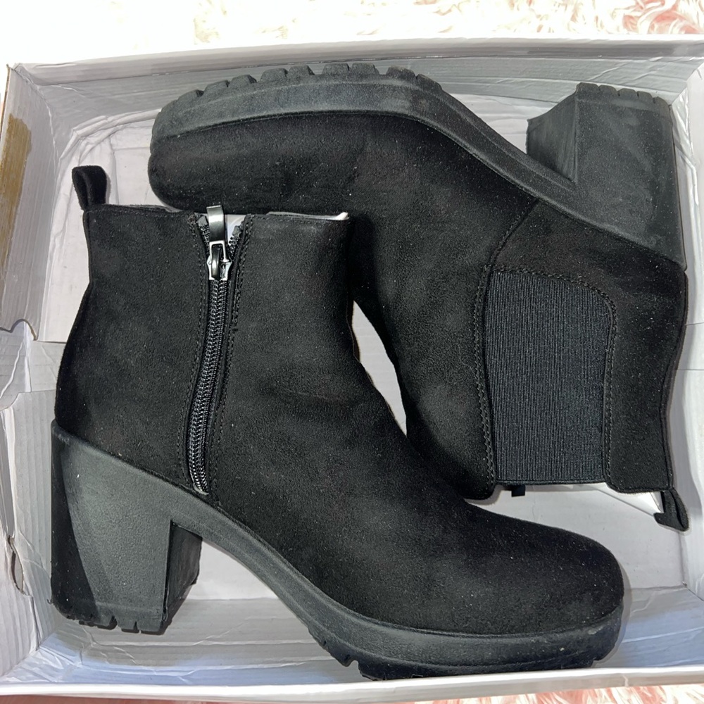 PrettyLittleThing Black Faux Suede Round Toe Block Heel Chelsea Boots